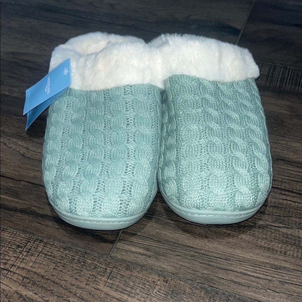 Cozy Womans Slippers in Mint Green